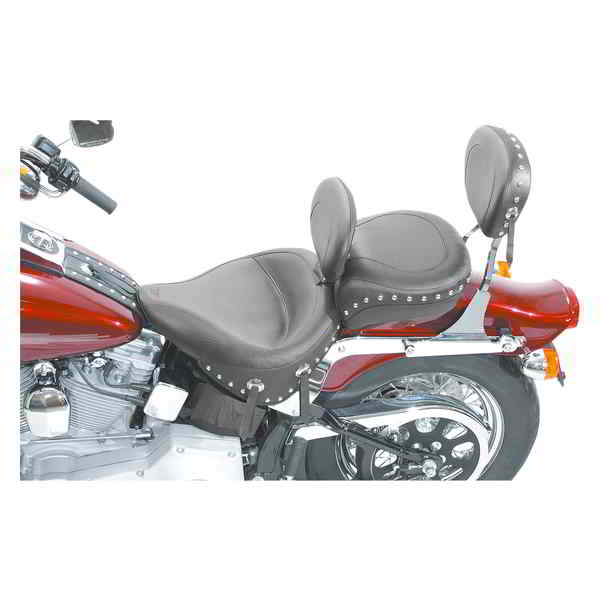 取寄せ 取り外し可能なバックレストを備えたワイドスタイルのソロシート マスタング Wide Solo Seat - With Backrest - Black - Studded w /Concho - FLST/FXST '00-'06 79120 DS900233